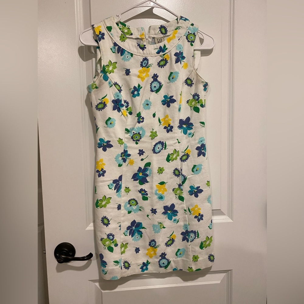 Gap women’s dress with flower pattern